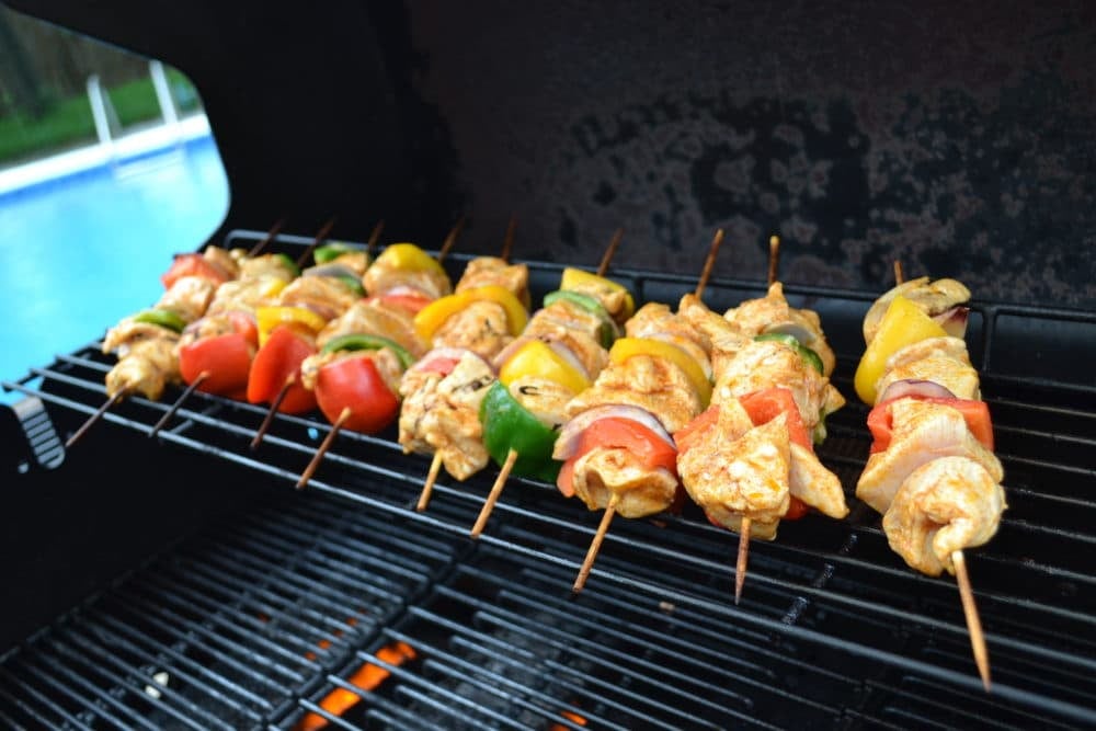 Perfectly paired with white wine pinot grigio, this Chili Lime Chicken Skewers with Veggies makes a nice and healthy summer BBQ dish. #chickenskewers #chililime #salads4lunch